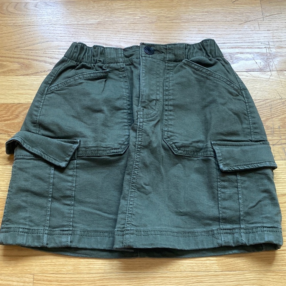 Green cargo skirt